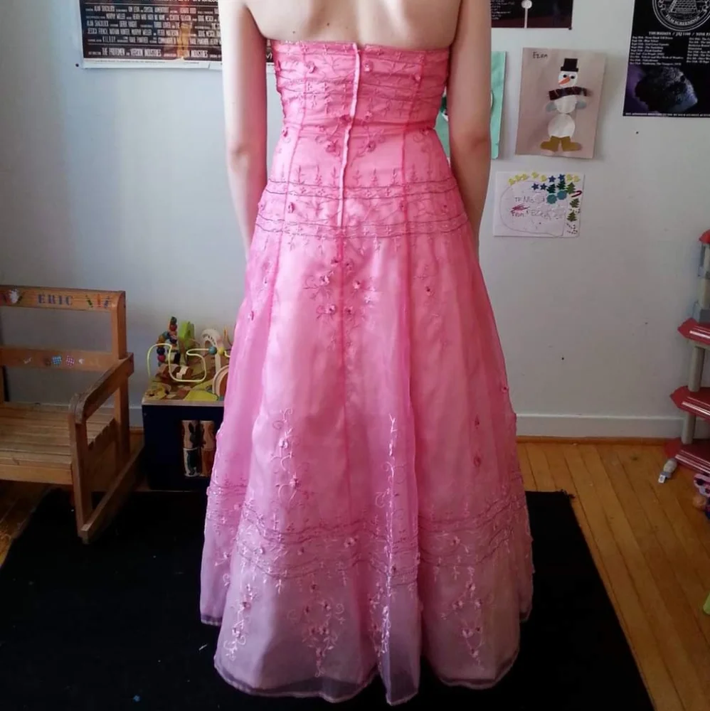 Pink prom dress - Picture 3 of 3